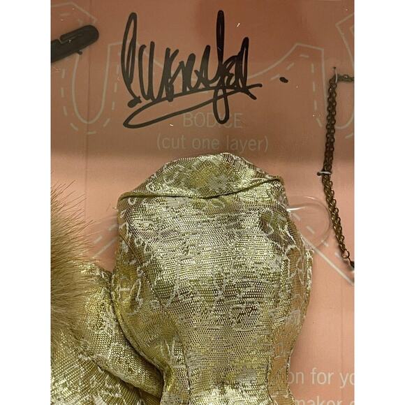 Barbie Dressmaker Details Couture 2009 A Golden Year Fashion #543 NBDCC Signed - Picture 4 of 7